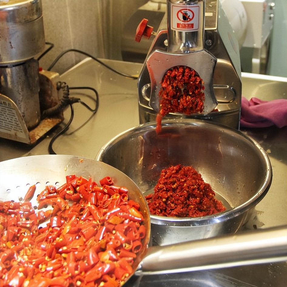 如何牛油火锅底料清澈红亮,炒好火锅料