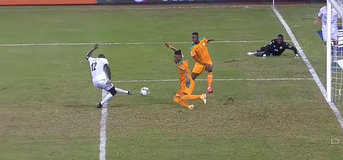 被本泽马逼抢失误的门将系列,欧冠门将失误本泽马