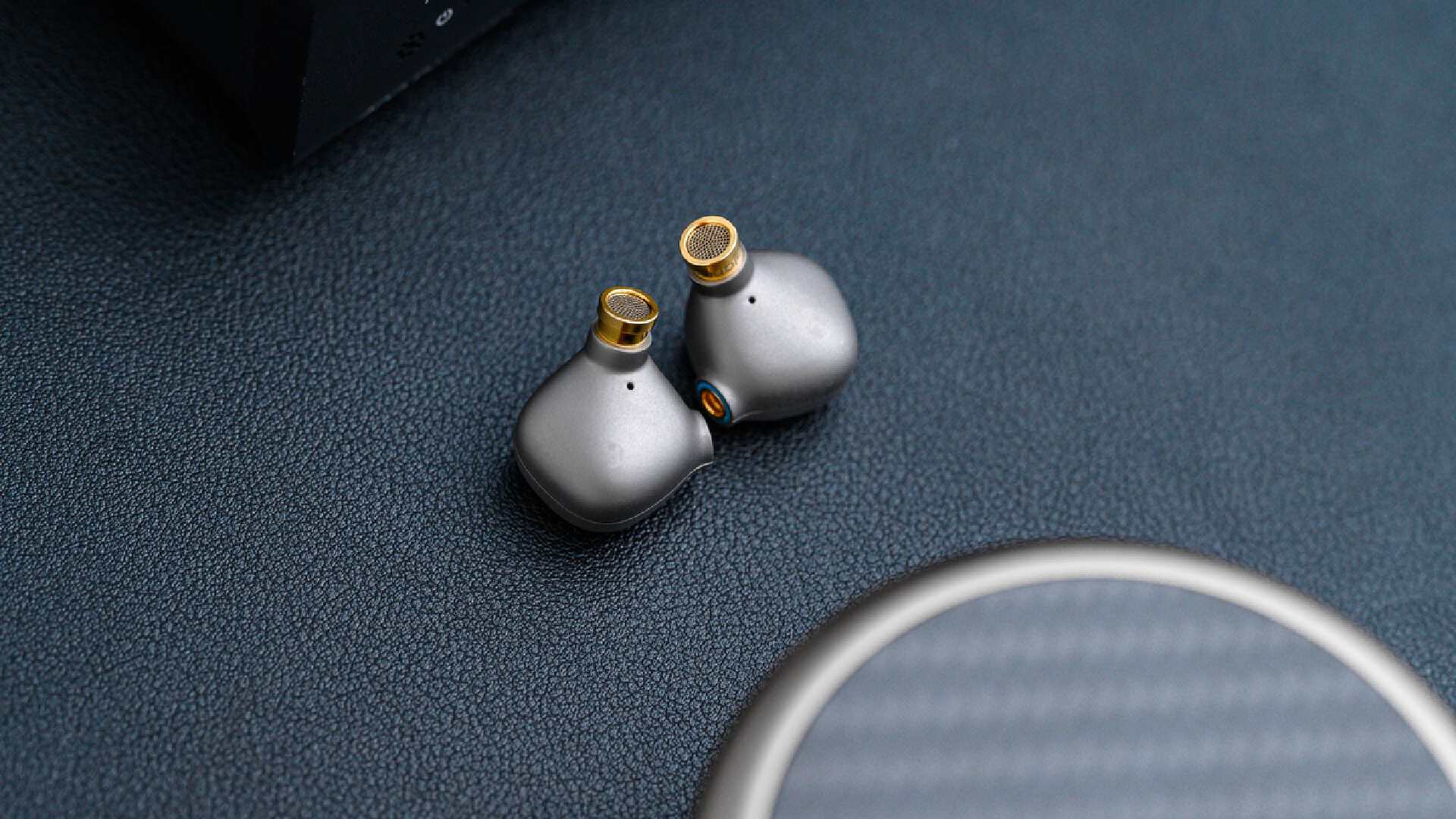 山灵耳机mg800重低音效果,山灵mg800普通版和限量版