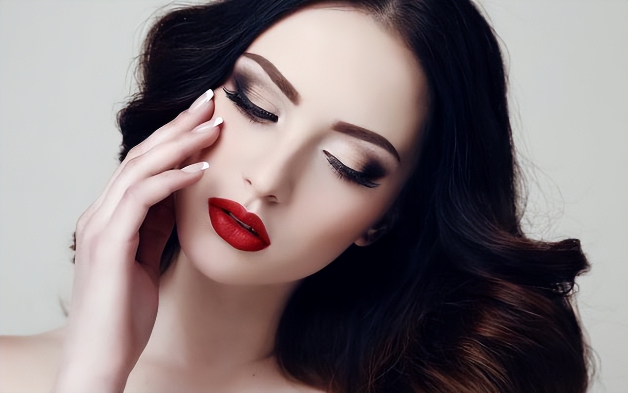 为什么头发上总是有卷卷的毛,头发是卷的眉毛是直的