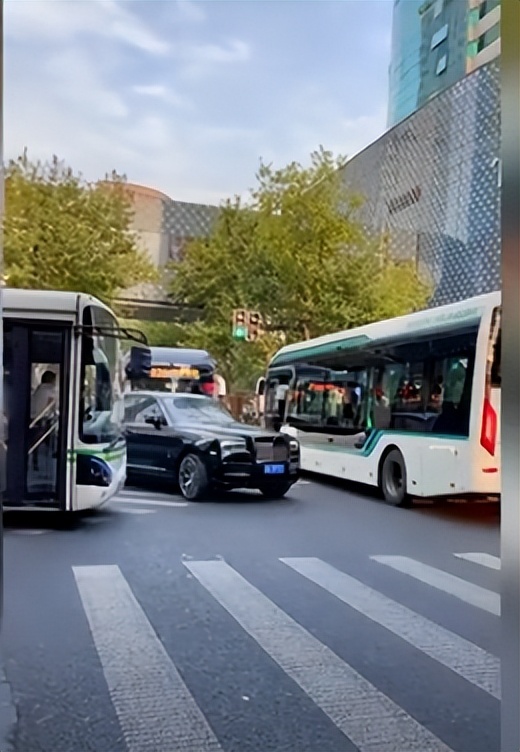 秦奋跟韦雪怎么认识的,富二代秦奋和韦雪的关系