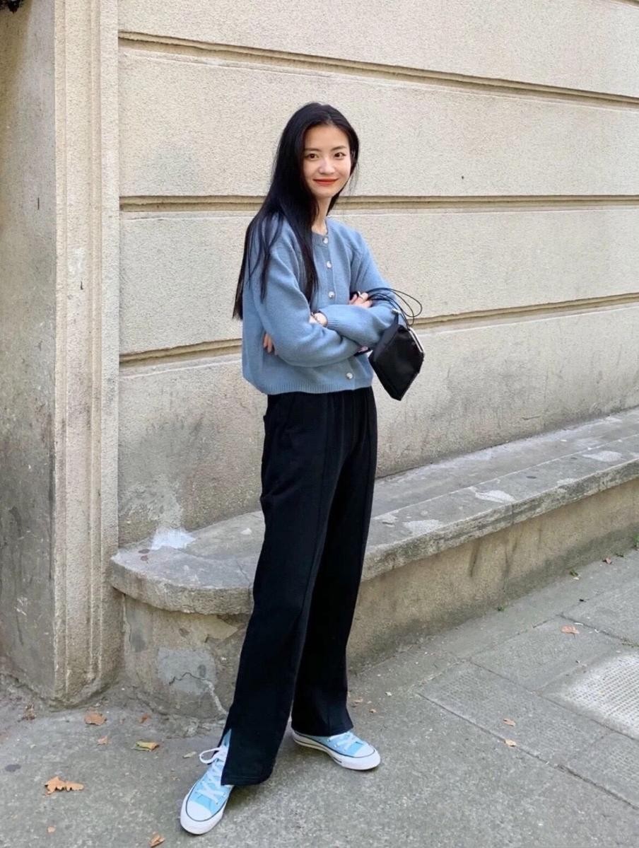 韩国女生会穿的街拍穿搭,韩国女明星街拍穿衣搭配