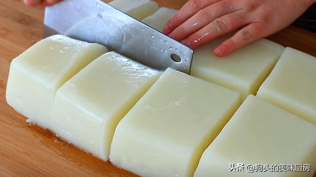 用碱水豆腐做法去做米豆腐，无任何添加，清爽细腻，适合天热吃
