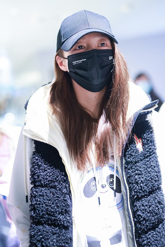 关晓彤红色卫衣是什么牌子,关晓彤蓝色卫衣照片