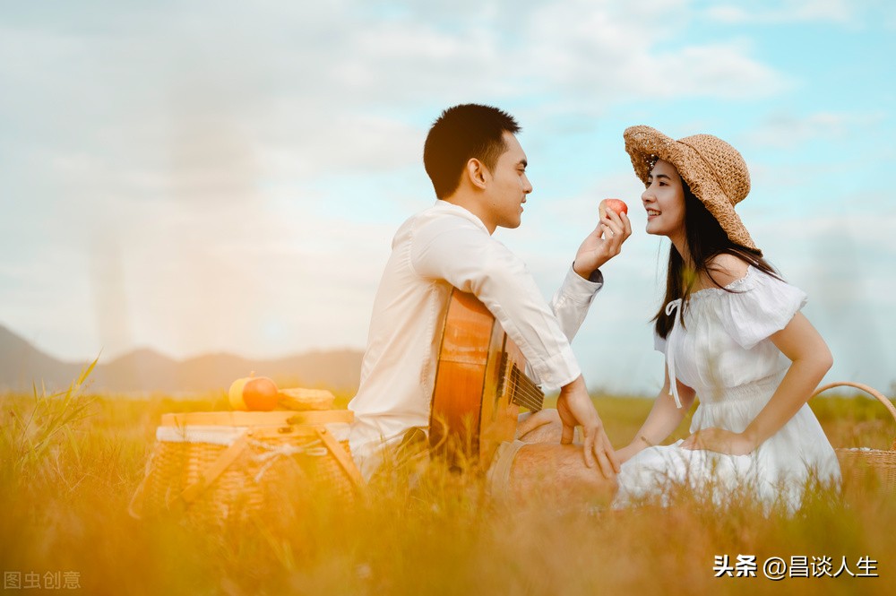 恋爱要不要和男生同住,恋爱期间要不要每天聊天