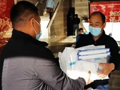 机关干部就地转为志愿者,机关工委党员志愿者