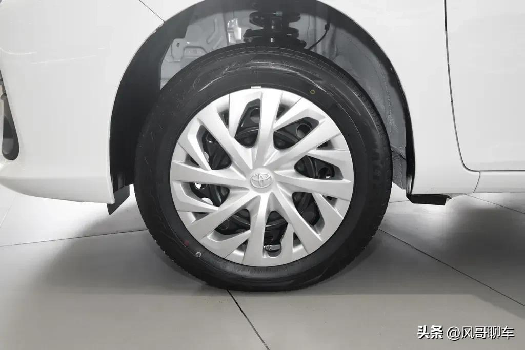 捷达桑塔纳威驰瑞纳哪个省油,威驰对比桑塔纳参数