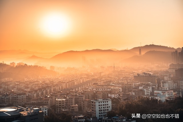 从贫困农民到亿万富翁,从贫困县到全国百强县