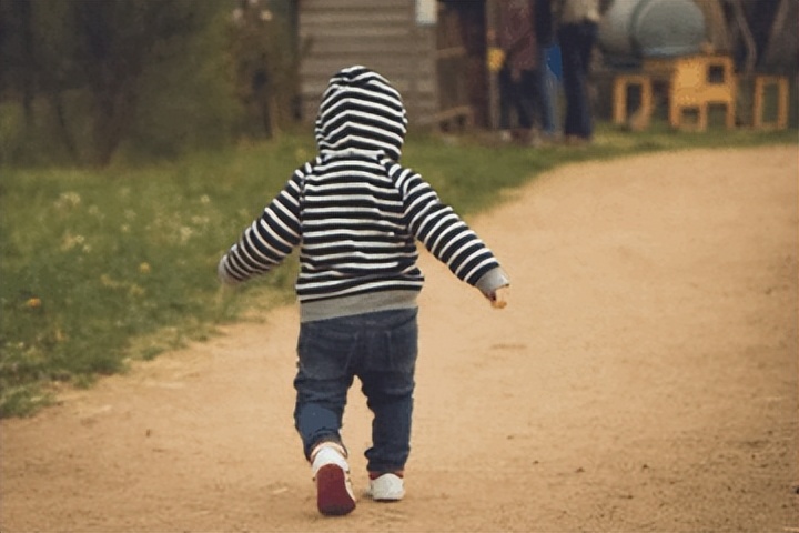 男孩起名带三点水的字寓意好,三点水和金字旁的男孩名字