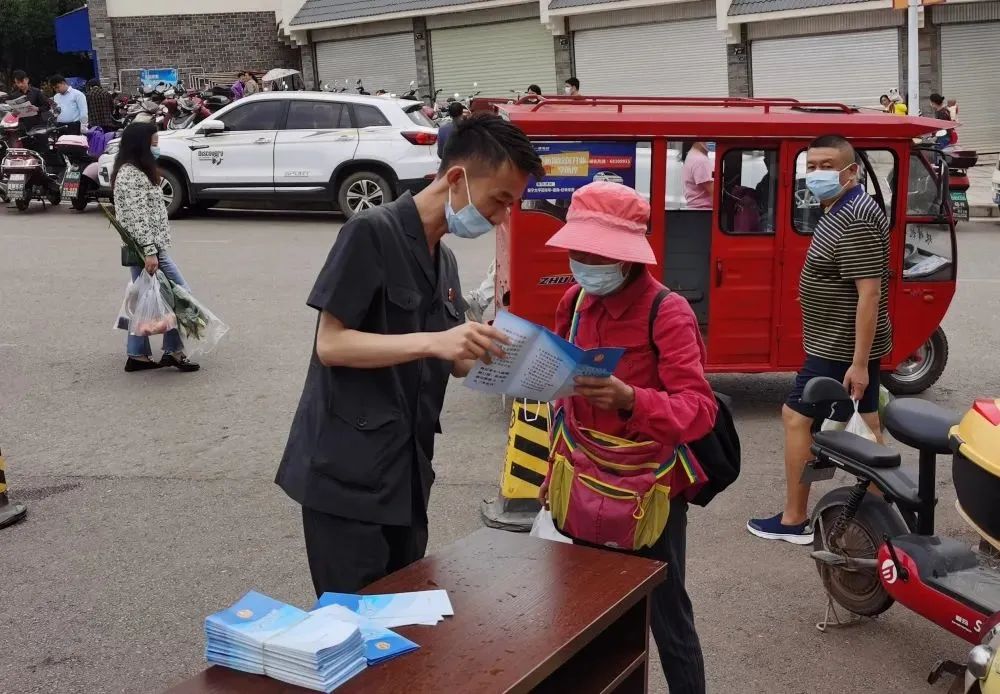 走街串巷忙宣传 以案释法促防范 “6·26”云南法院这样做