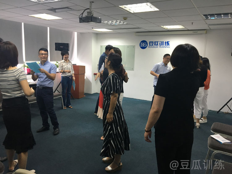 绀句氦闅滅鎬庝箞鏀瑰杽,鎬庢牱鍏嬫湇绀句氦闅滅蹇冪悊