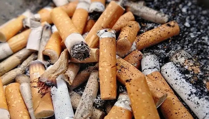 老人脸上出现疤痕发痒怎么回事,老人脸上长黑结痂痒怎么治