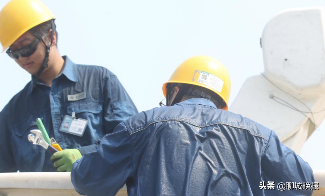 高温下的坚守用汗水守护美好生活,高温酷暑保供应烈日下的坚守