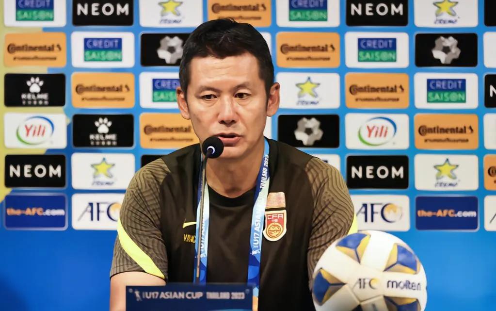 宁可站着死也不躺着活,杨晨04年亚洲杯