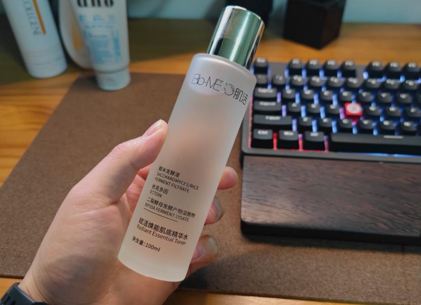 男士混油皮用哪一款护肤品比较好 (适合油皮的男士护肤品排行)