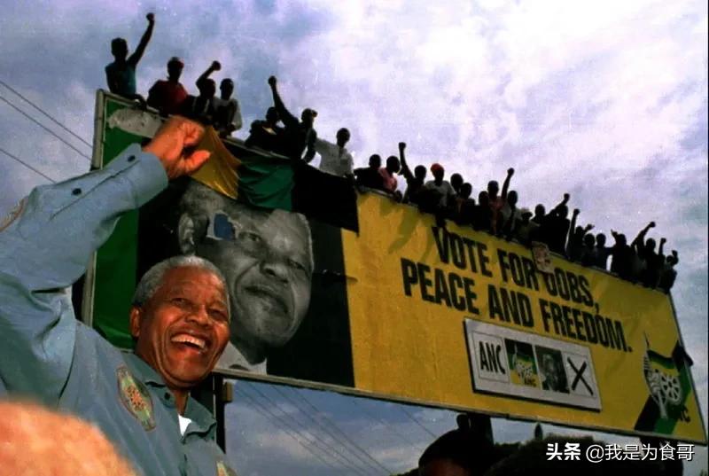 1993年他拍下一张照片火遍全球,他用一个镜子拍了惊艳的照片