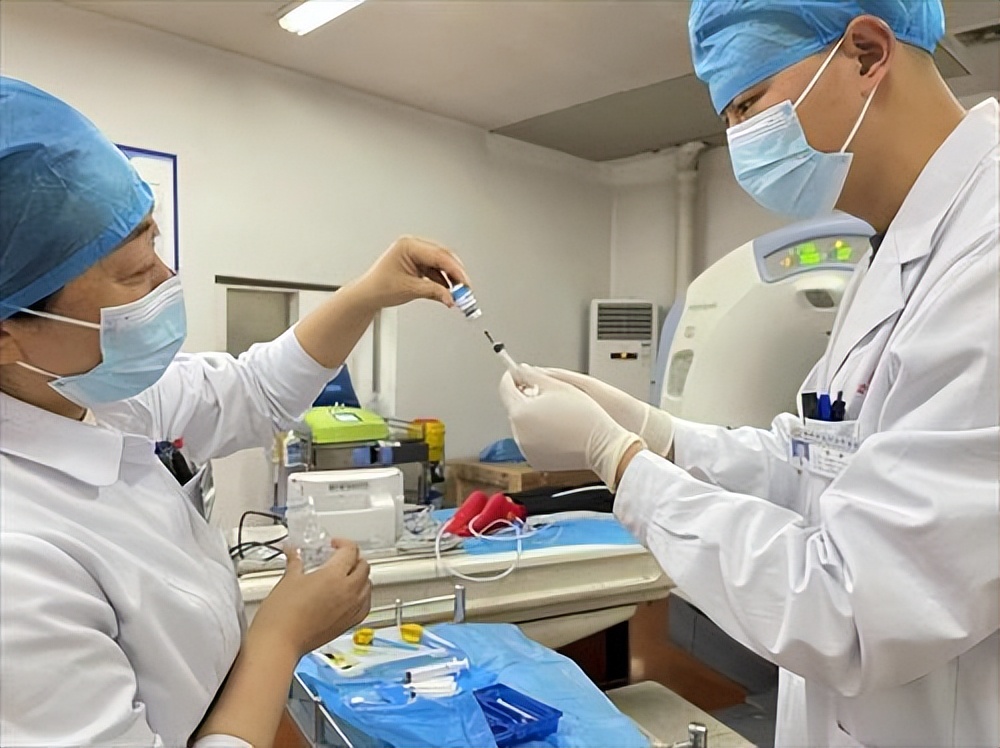 「绵阳」九三学社员张静率针灸康复疼痛团队利用“微创”技术让老百姓挺起腰杆