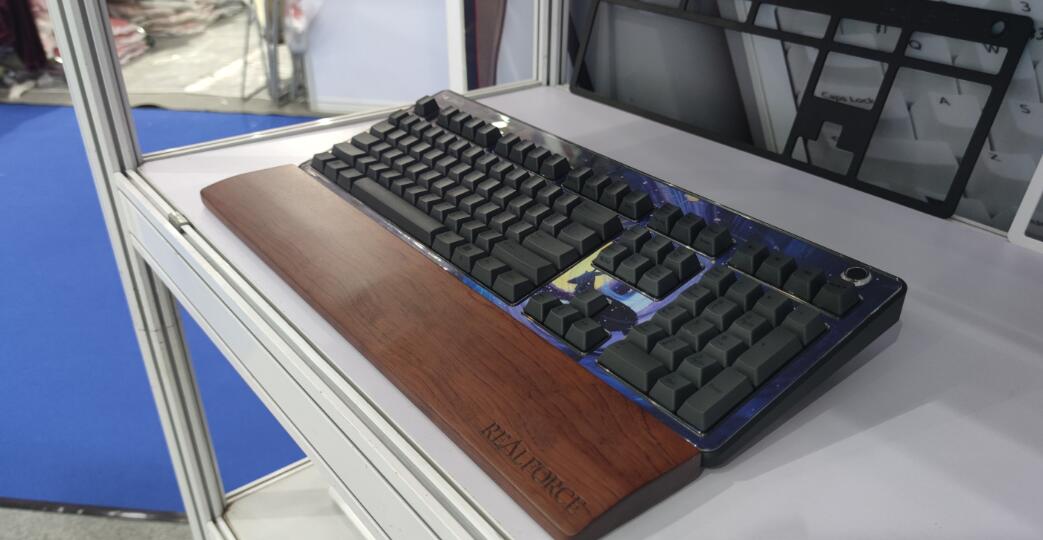 外设天下参展第四届浙江进口消费品博览会