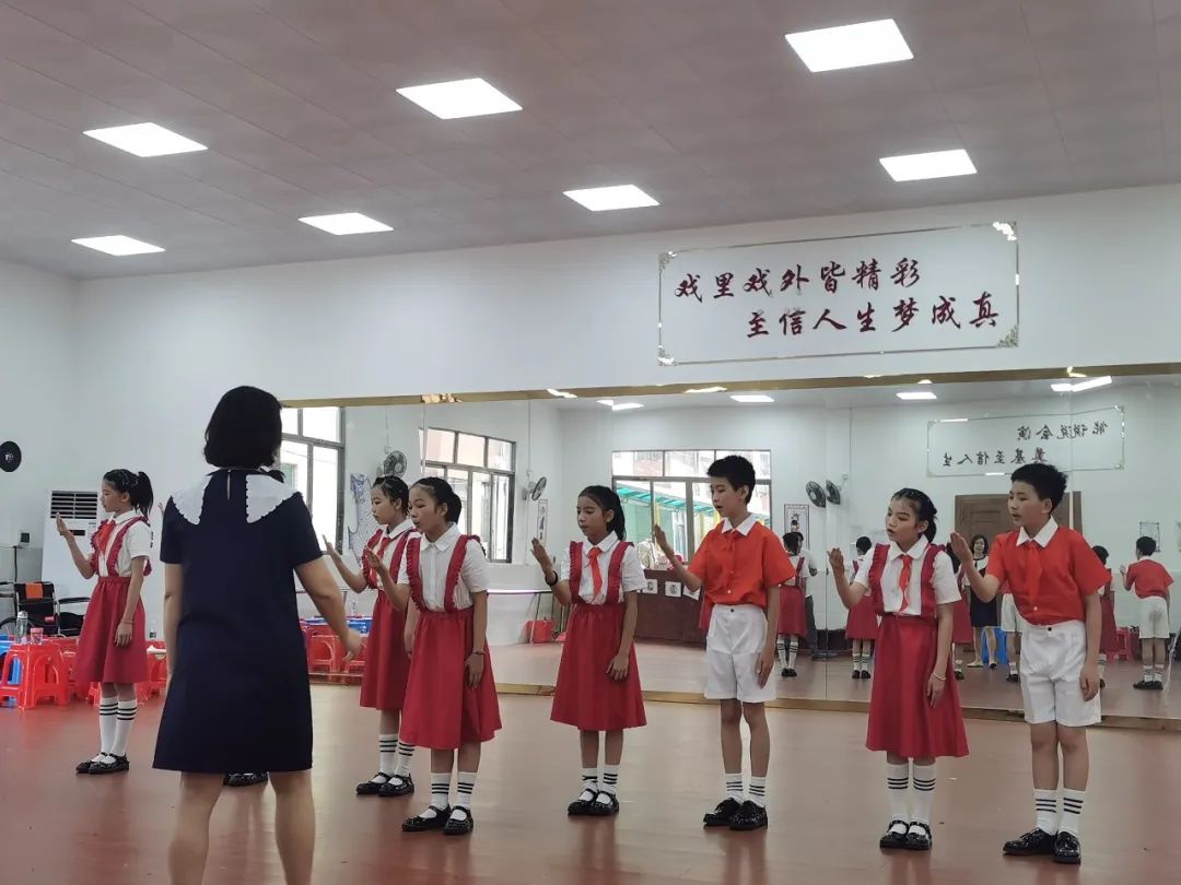 碧波实验小学朗诵比赛,实验小学诗朗诵一等奖