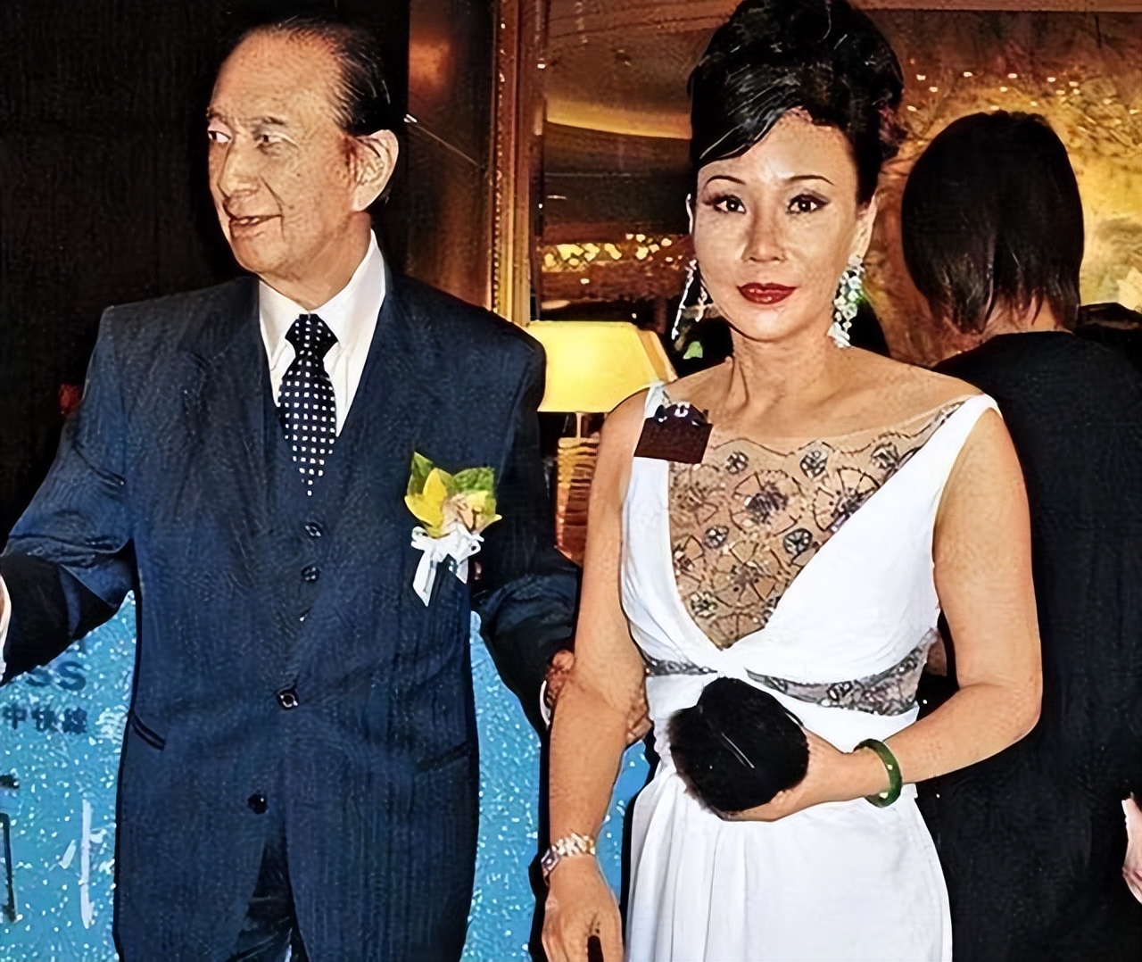 比窦骁婚礼更热搜的是陈婉珍脖上的澳白，一颗20万！扒一扒三姨太