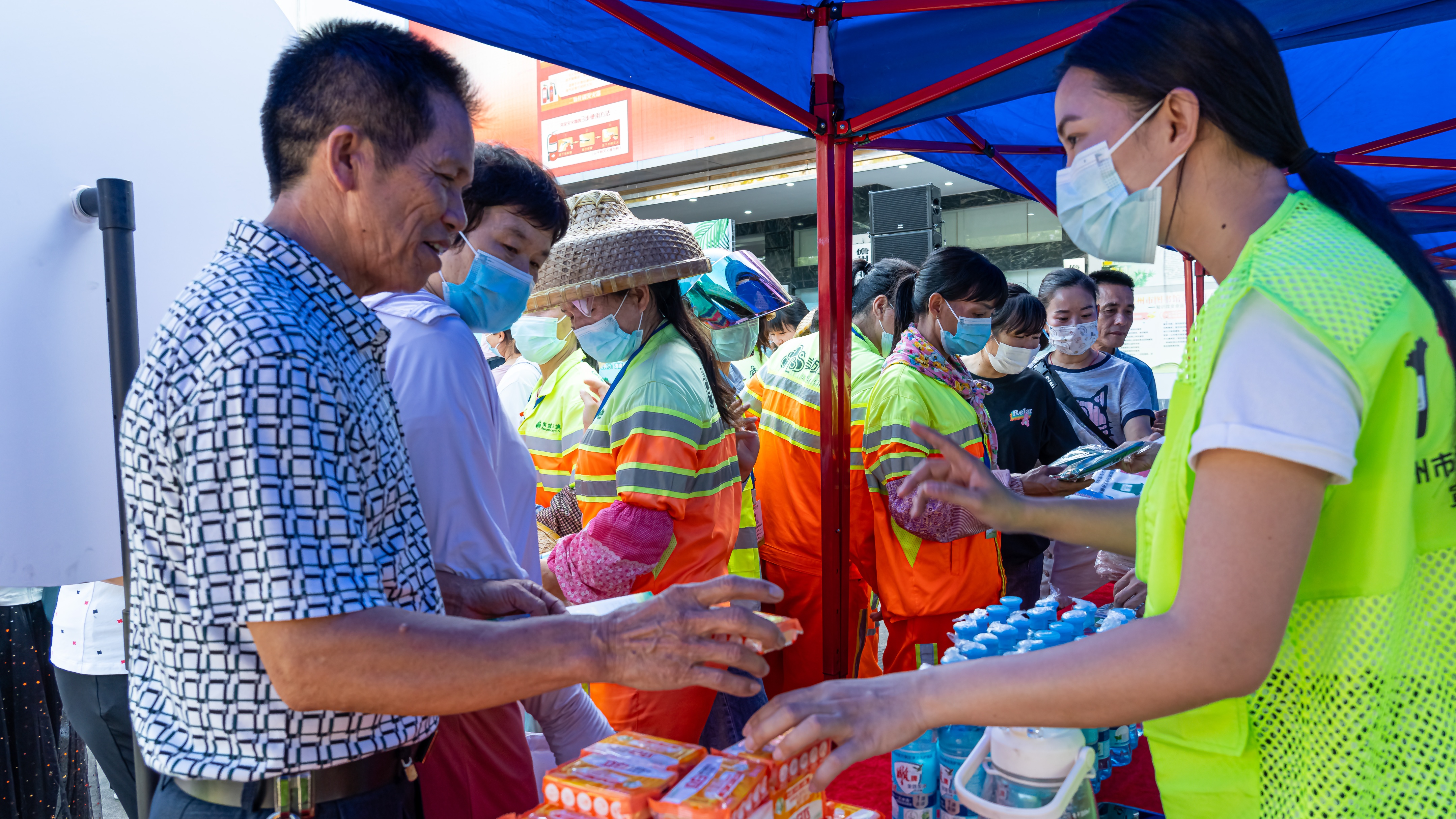 举办垃圾分类主题宣传活动,开展全民垃圾分类活动宣传主题