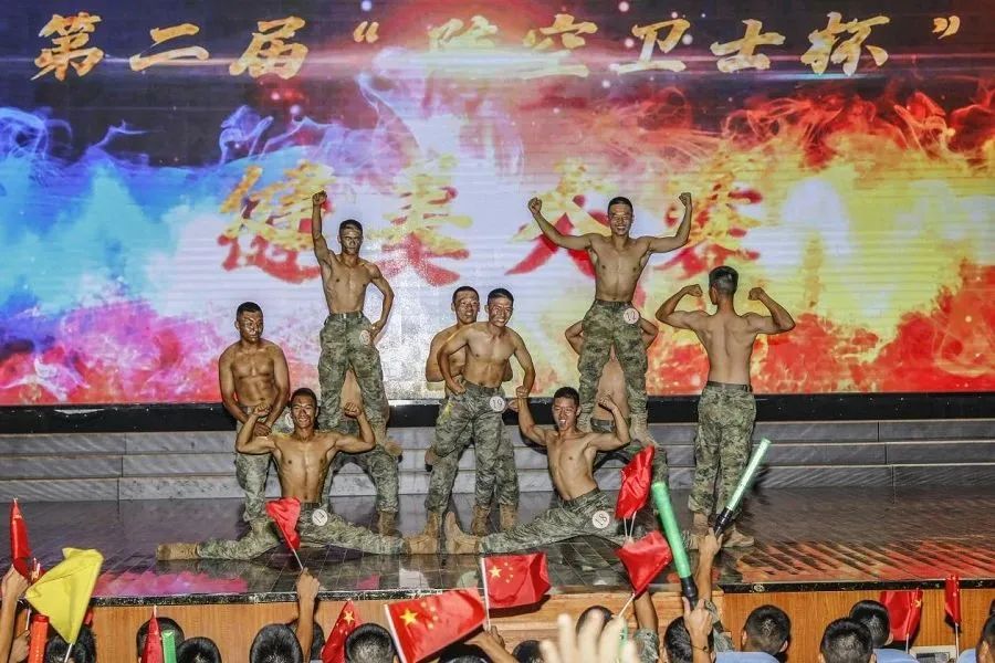 兵哥哥实力炫腹恶作剧,巅峰对决超燃剪辑海军兵哥哥炫腹