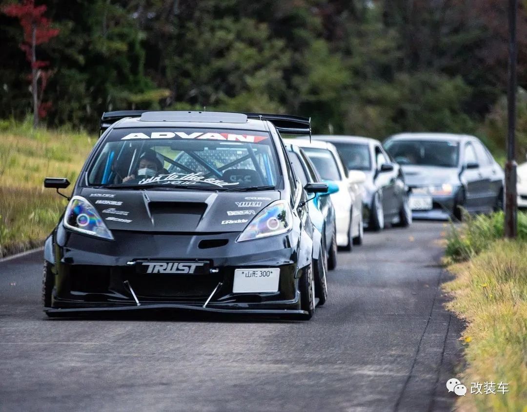 战斗范儿拉满的黑武士本田飞度GE和思域EG,兼顾素雅和张狂