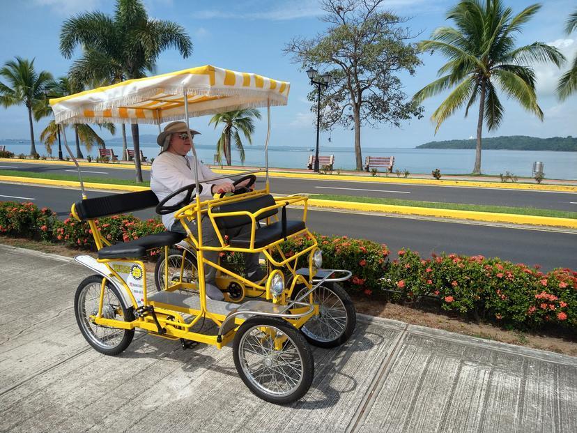 美国50岁夫妇辞职卖光家产，退休爽住游轮：比房贷便宜多了