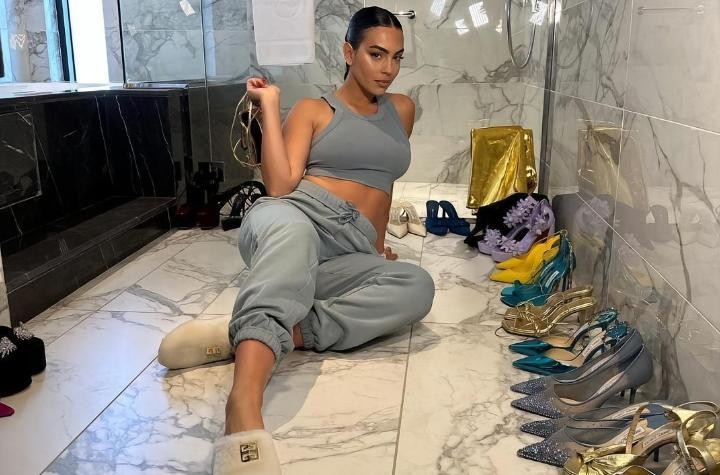 c罗伊莲娜乔治娜对比,c罗为何选择乔治娜而放弃伊莲娜