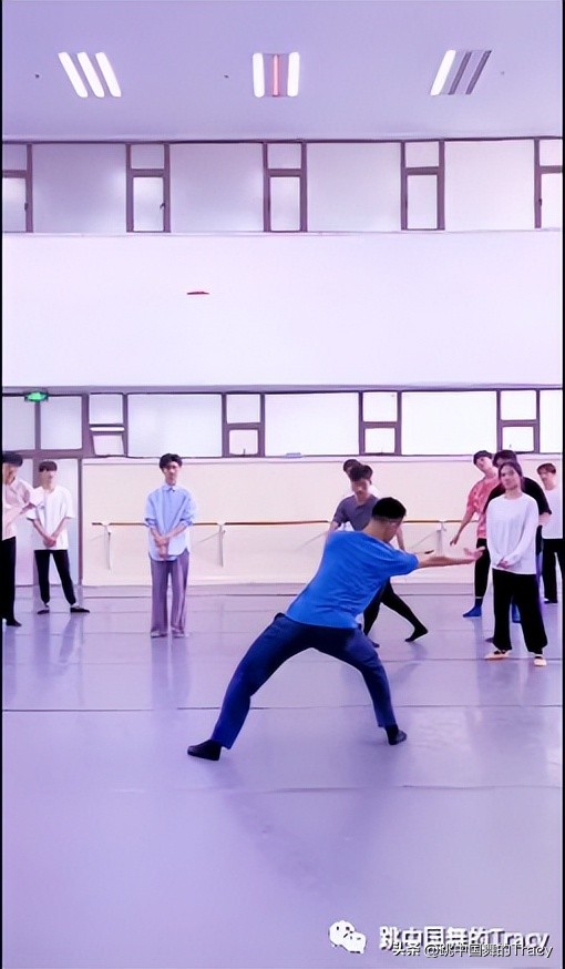 一个元素编舞,一个元素三个动作