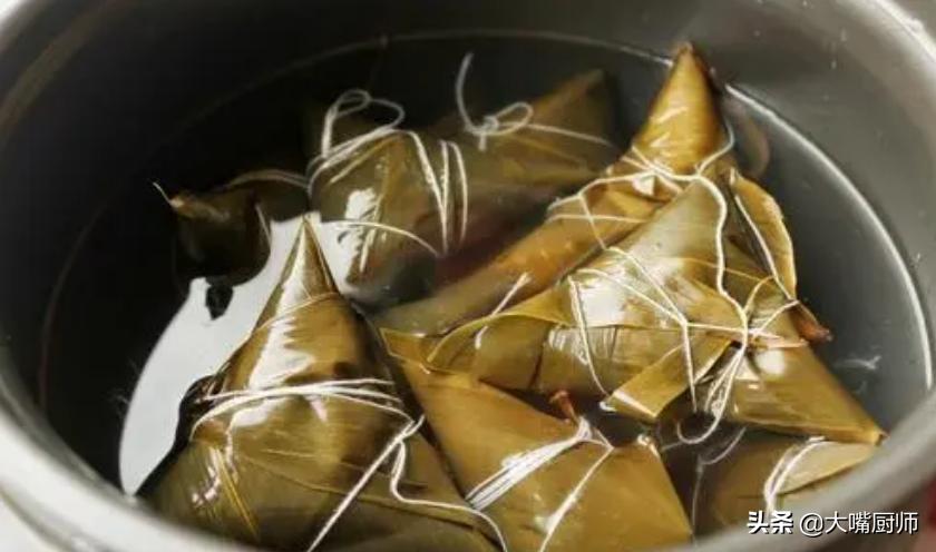 煮粽子用冷水还是用热水味道更美,煮粽子是用热水煮还是用凉水煮