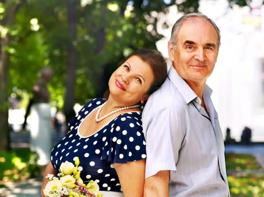 61岁老夫妻一周三次同房，干涩疼痛，用润滑液对身体有危害吗？