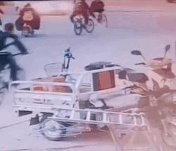 姑娘这么可爱竟然当保安，大叔都忍不住多看两眼，太屈才了: