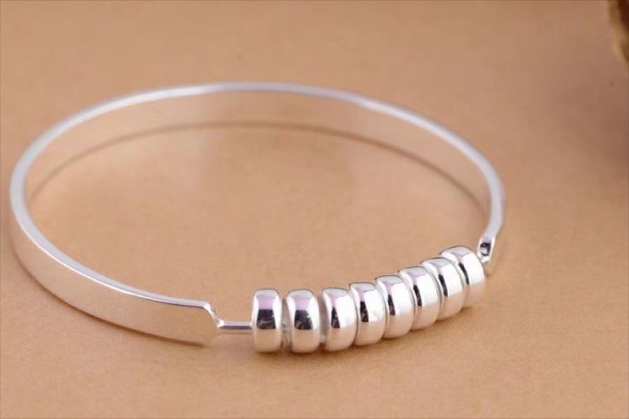 戴便宜的手链对身体有害吗,戴便宜的手链丢人吗