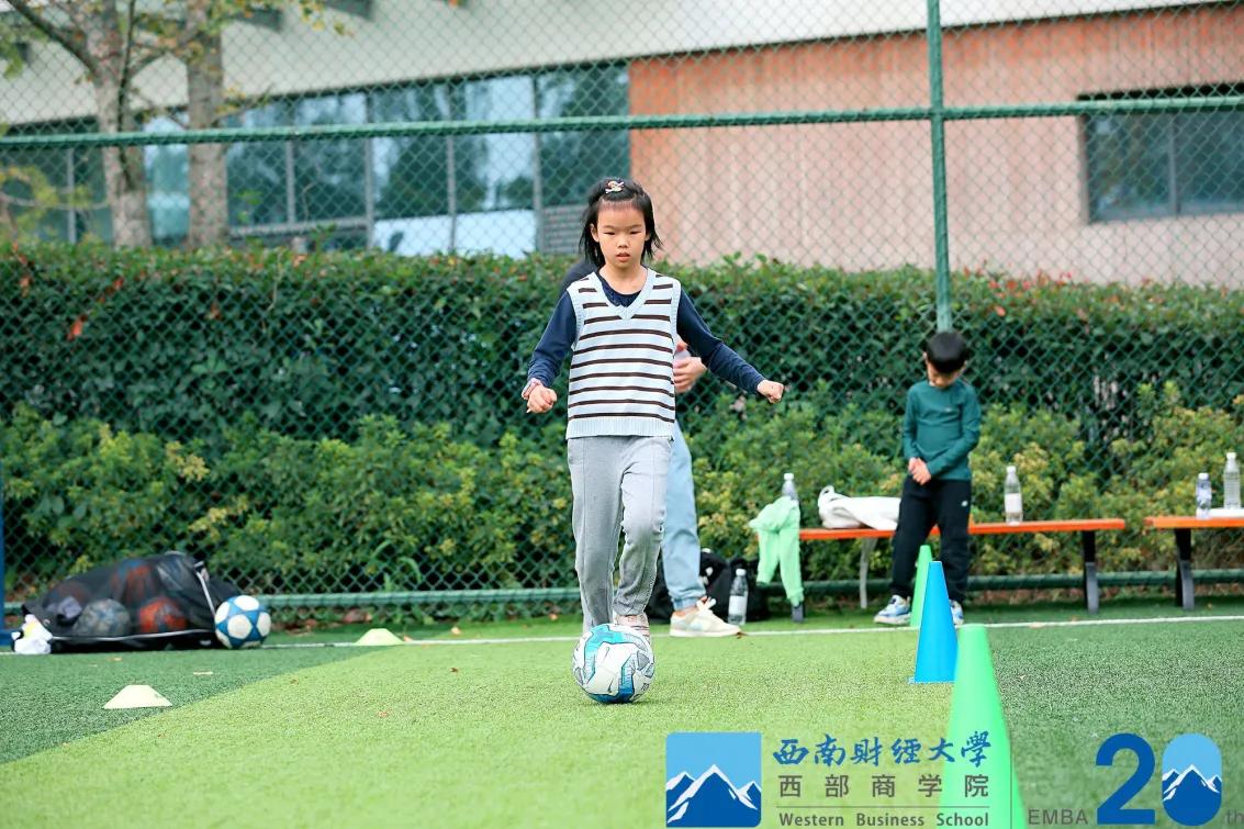 吹响集结号角，讲好足尖故事｜第二届西部商学院校友企业足球赛隆重开幕