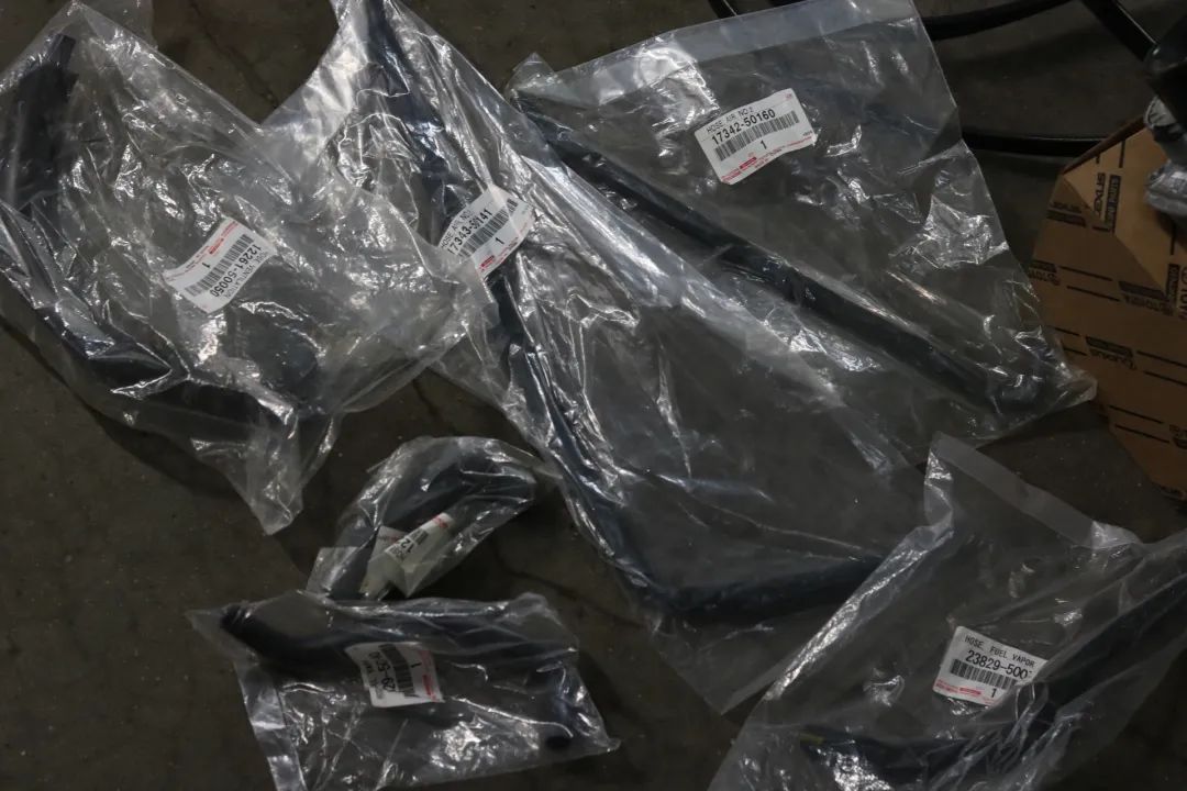 雷克萨斯ls430翻新修复,雷克萨斯ls430老车翻新作业