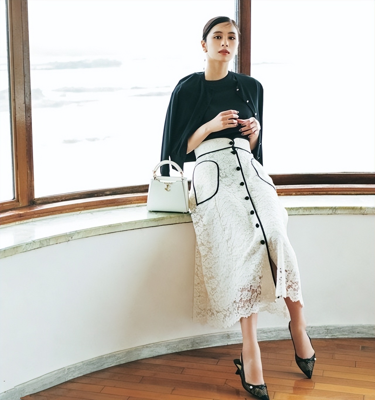 黑白色怎么搭配才好看,黑白色如何搭配出高级感