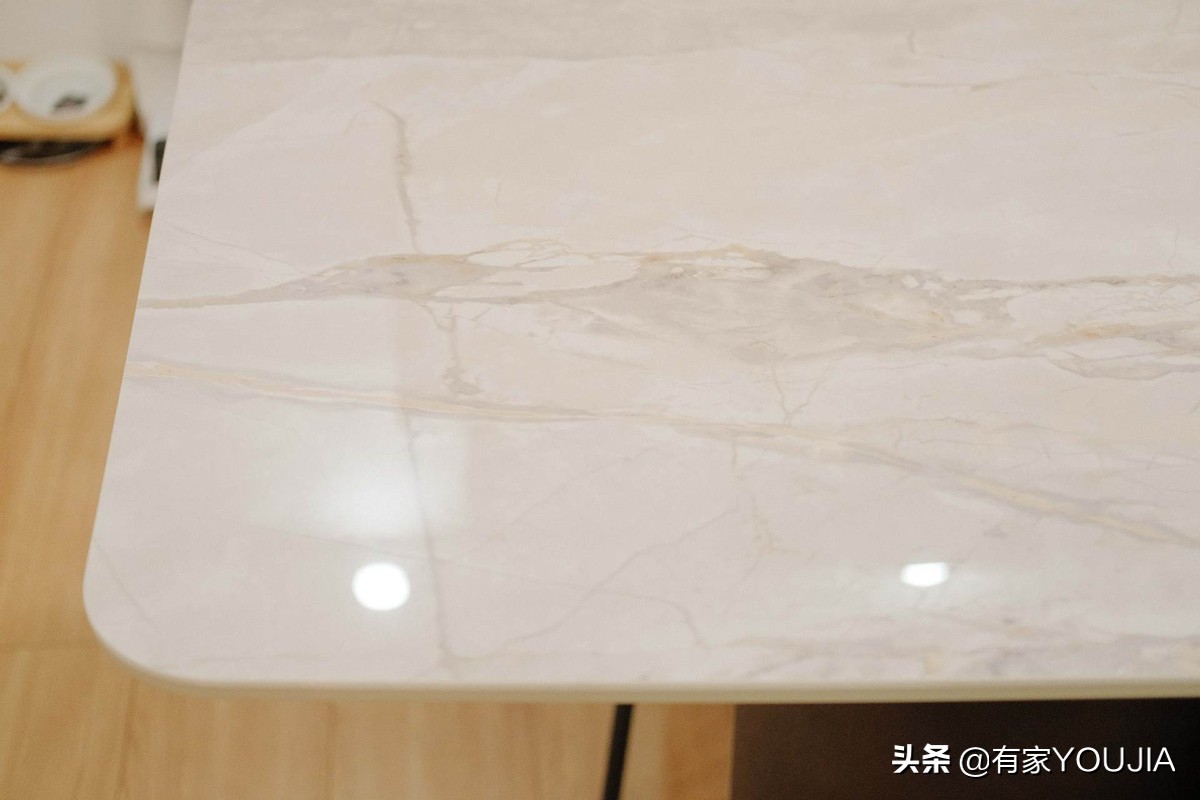 怎么选择正品岩板餐桌,选什么样的岩板餐桌