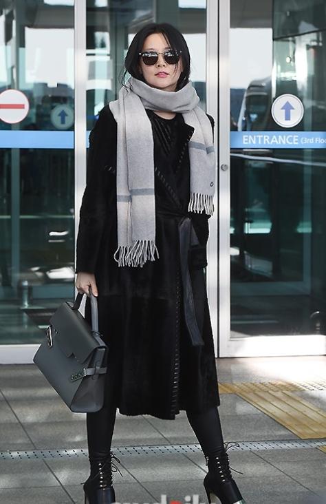 李英爱着装风格解析,李英爱穿黑色礼服