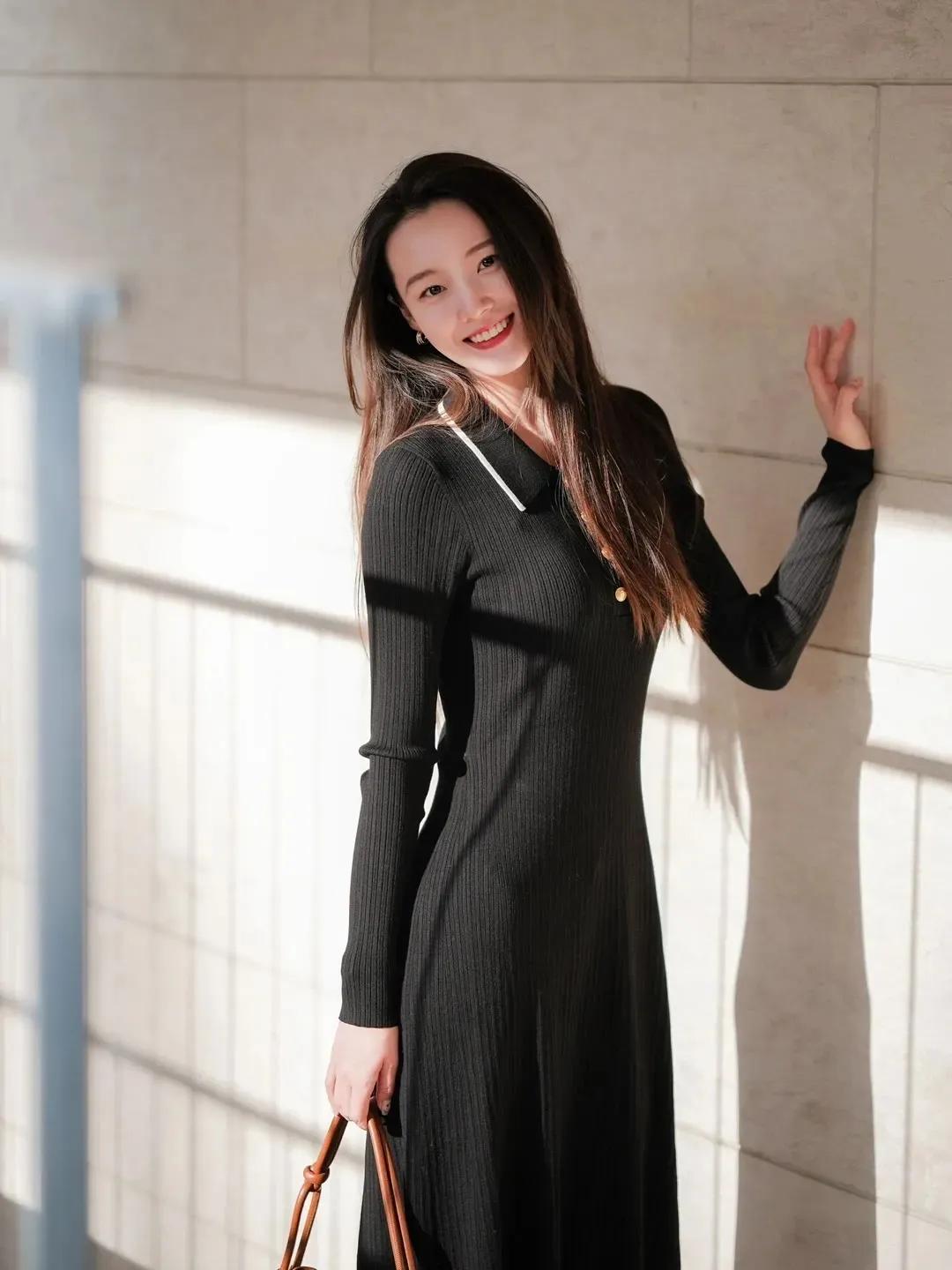 黑色衣服又简约又好看,黑色衣服显庄重而不失优雅