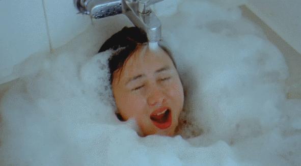 她拍过无数香艳片，这却是口碑最好的一部