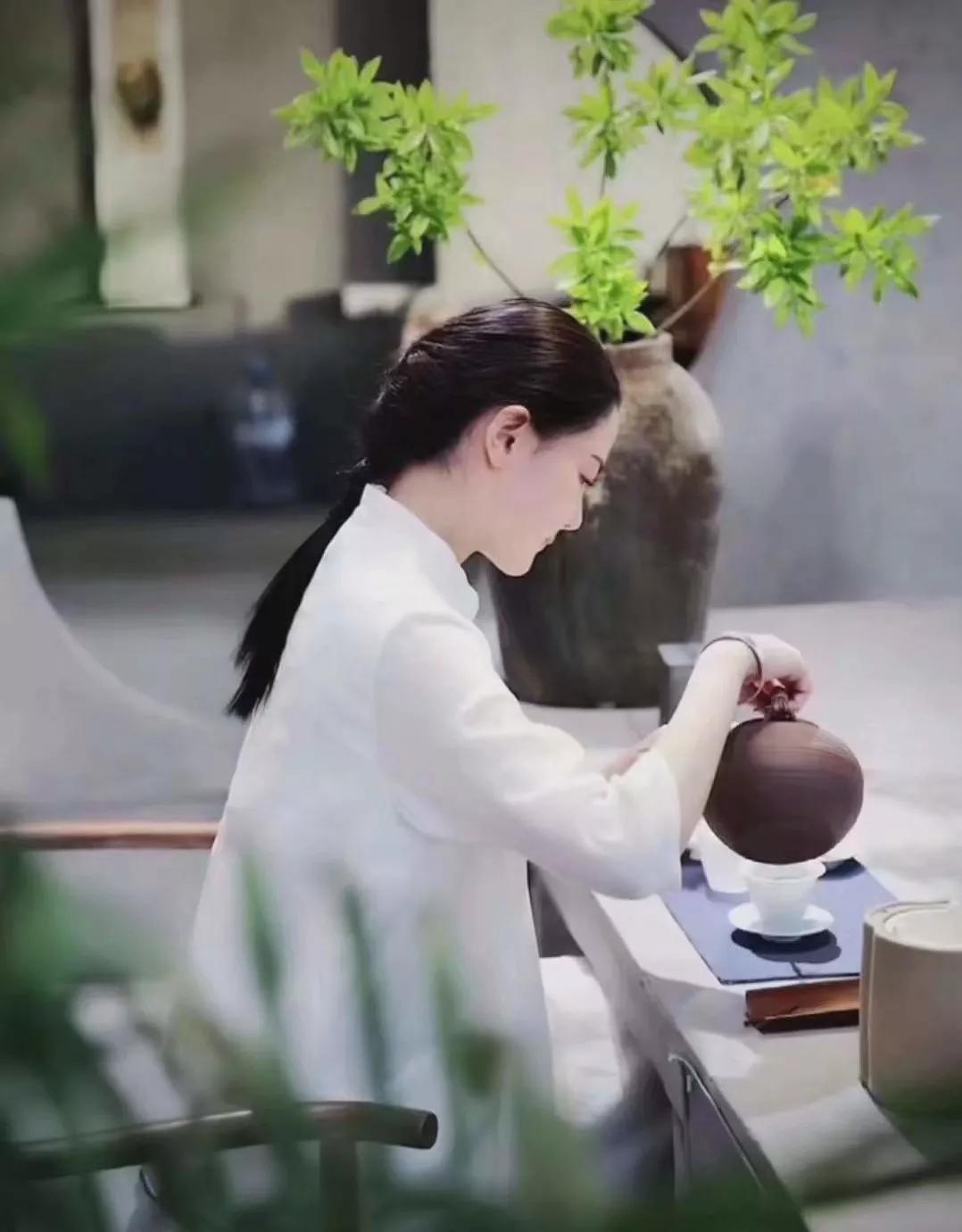 别人眼中我高冷,外表很高冷冷漠的人