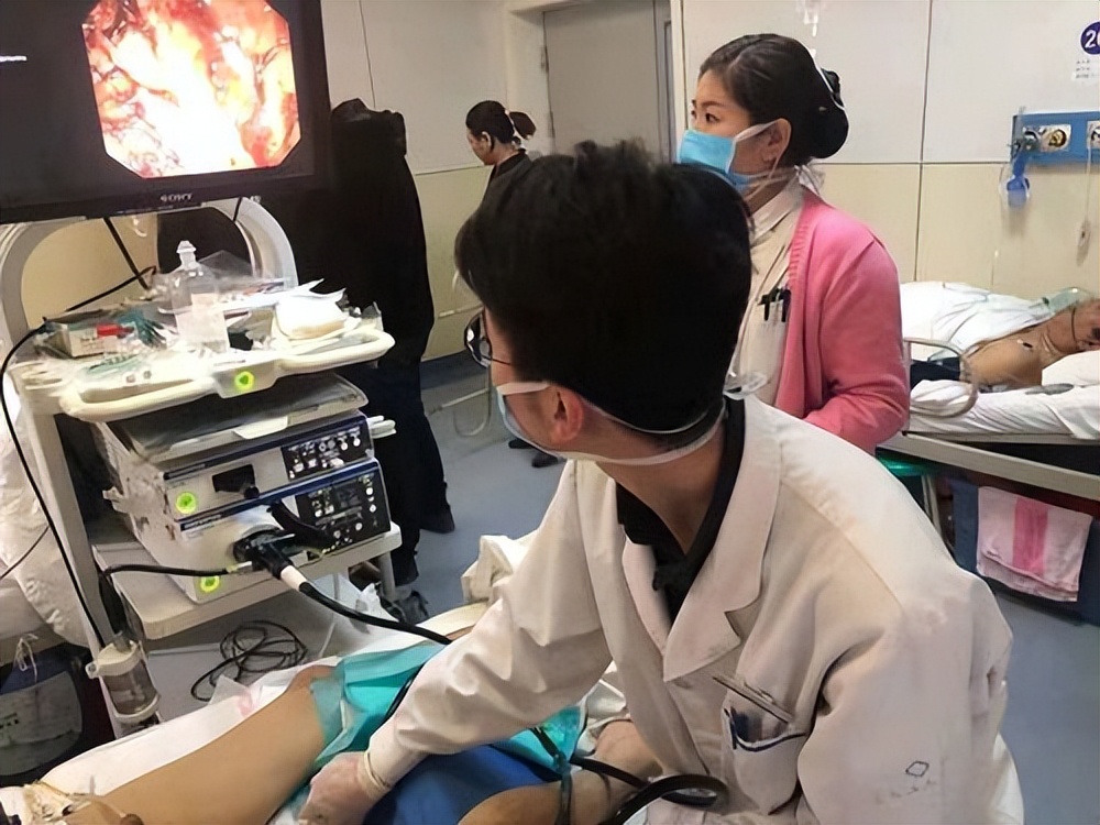 男医生给自己做肠镜,男医生做肠镜检查吗