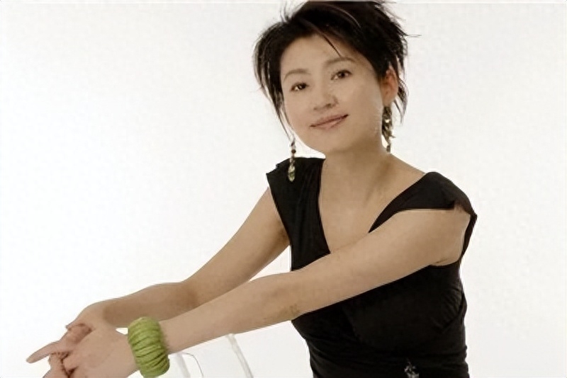 央视一姐王小丫的视频,央视主持人王小丫2000年身体状况