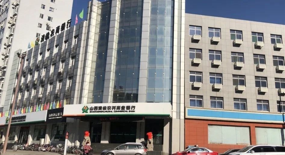 银行员工伪造假回单给储户，谎称可以领取礼品，将1200万存款转走