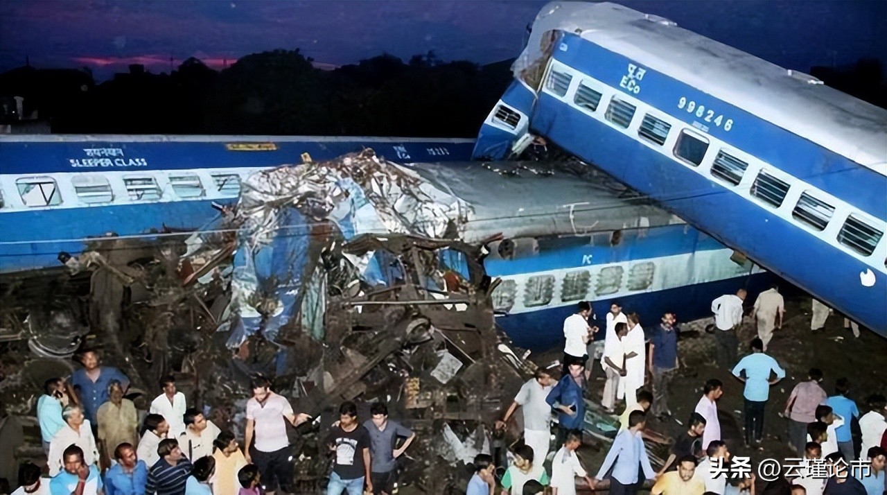 印度列车相撞惨剧：总理痛心，众多明星哀悼