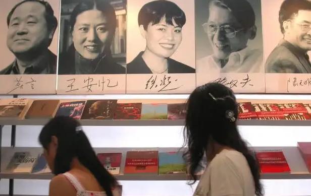 《丰乳肥臀》描述尺度太大，曾被列入*书禁**，为何会获得诺贝尔奖？