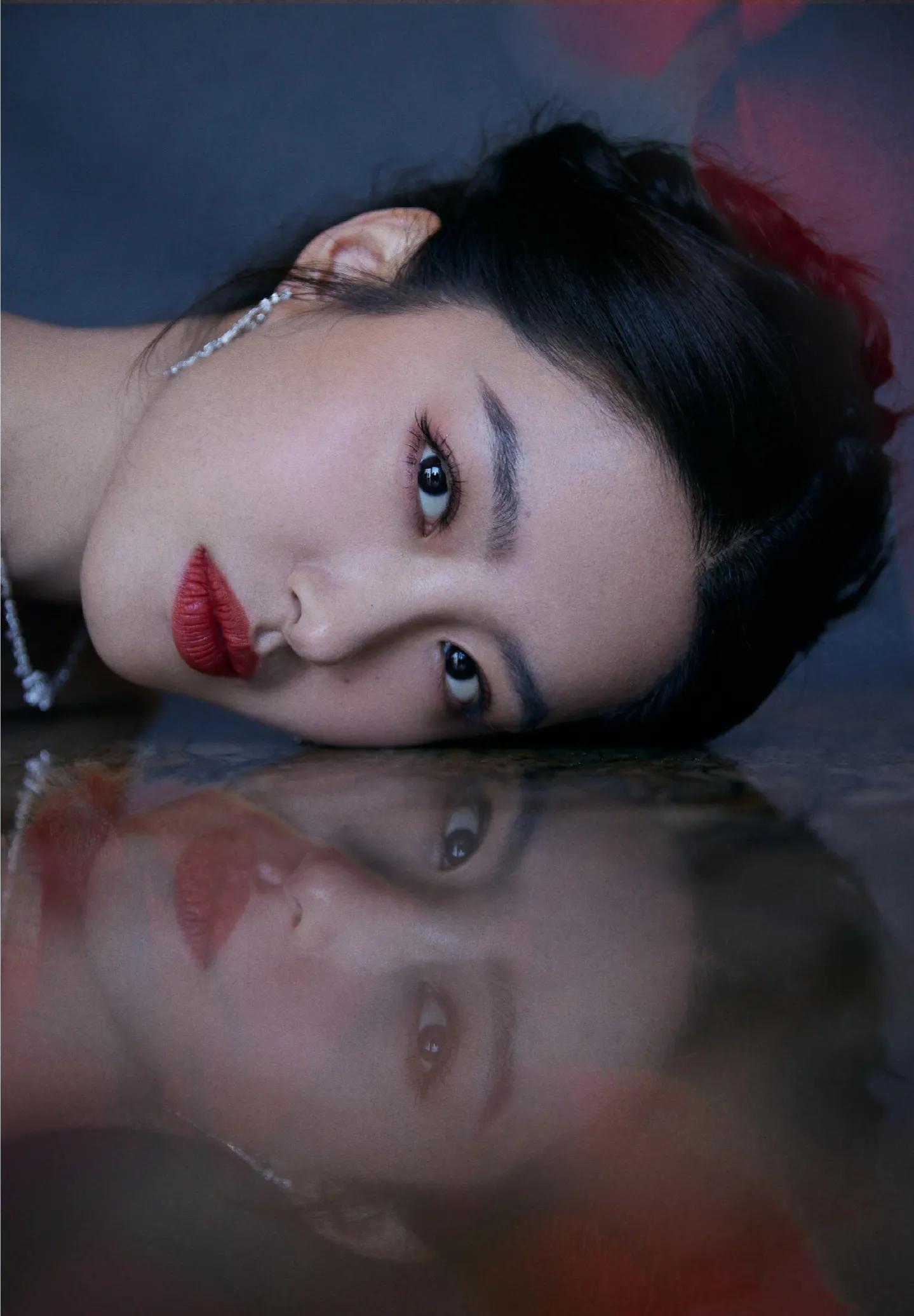 不是所有厚嘴唇都是香肠嘴！这5位女星嘴唇厚又性感，很有风韵