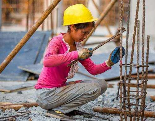 为什么国外工人可以做几代而国内工厂天天在招人？网友说多都是泪