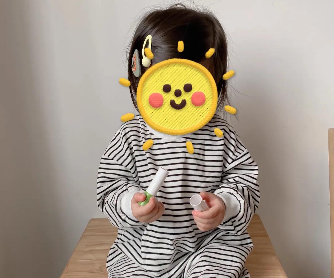 喝水很多嘴唇干裂起皮怎么回事,孩子嘴唇干裂出血怎么治疗